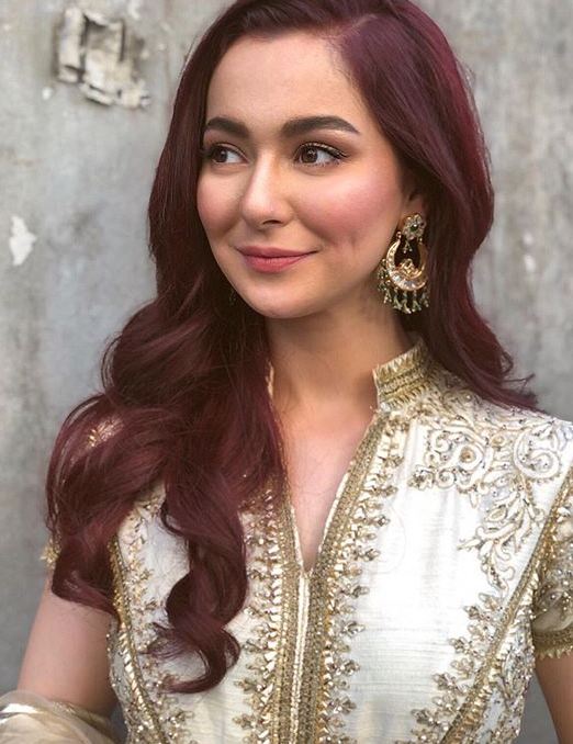 List of 5 Hania Amir Best Outfits - Showbiz and Fashion
