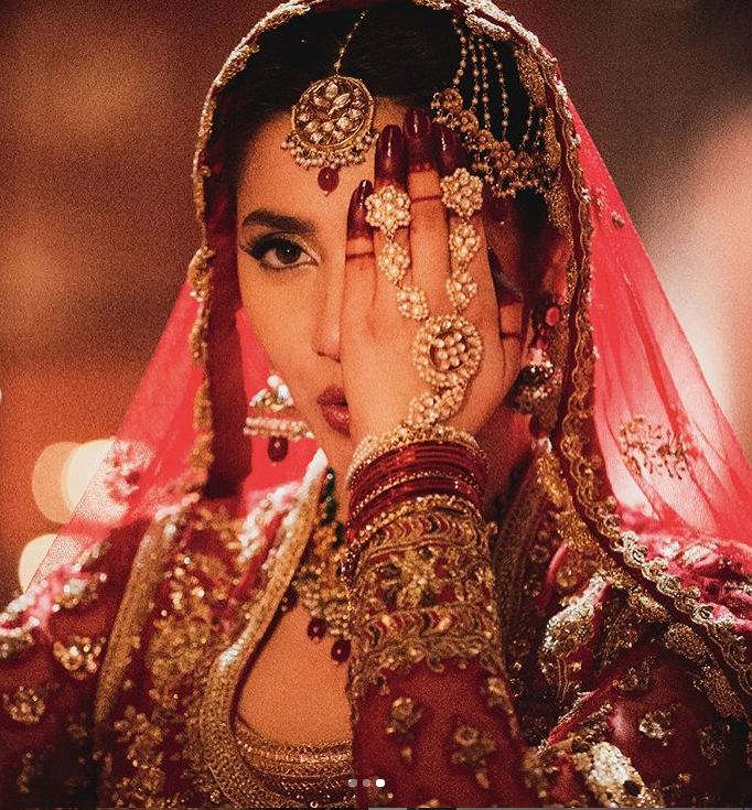 Mahira Khan Red Dress in Morey Saiyan Song 2019| Beautiful Outfit by Umer Saeed 1 mahira khan superstar