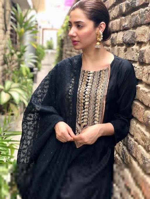 Mahira Khan Black dress