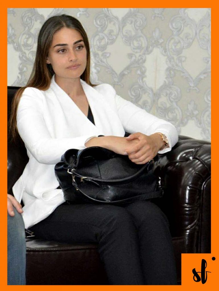 Pictures of Esra bilgic aka Halime Sultan go viral as Ertugrul Ghazi airs on PTV 19 23